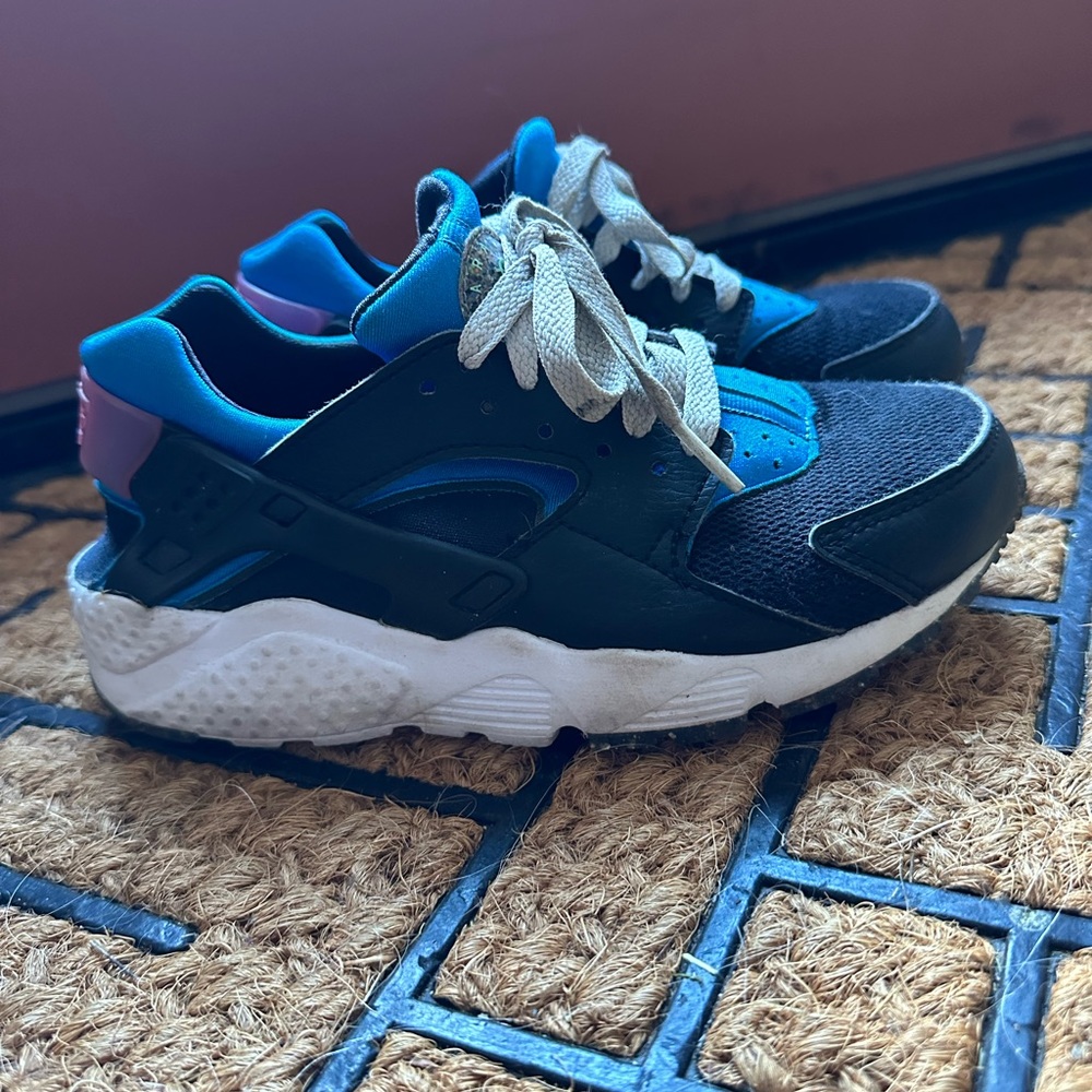 Nike kids Huarche Run sneakers, size US 3.5Y/EU 35.5 - Picture 11 of 15